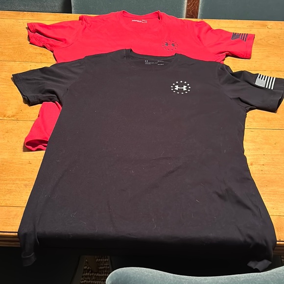 Set of two men’s large under armor short sleeves T-shirt. Great used condition. - Picture 1 of 11